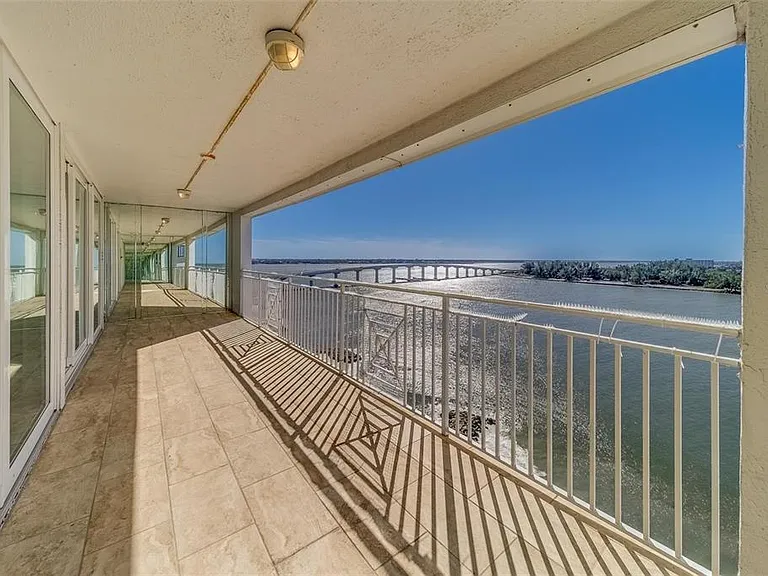 675 S Gulfview Blvd #Penthouse 1 — Photo 2