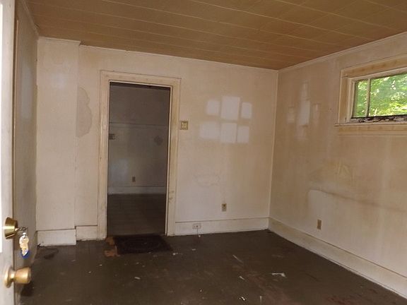 2nd image of 14117 Lincoln Ave