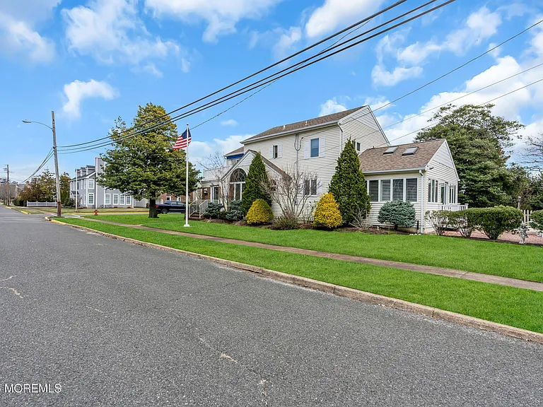 124 Neptune Pl — Photo 40