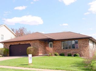 3095 Hartford Dr, Bettendorf, IA 52722