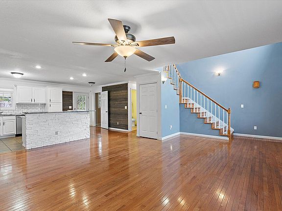 5th image of 240 W Park Cir