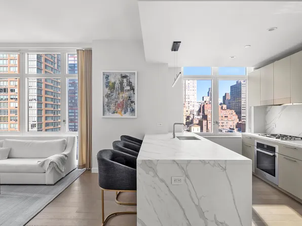 305 East 51st Street image 5 of 17