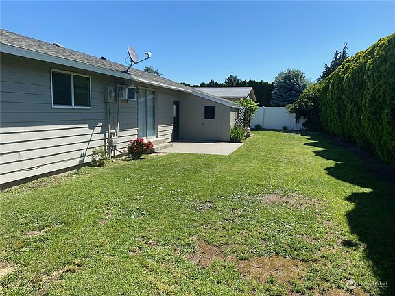 5th image of 1104 SE Carolyn Street