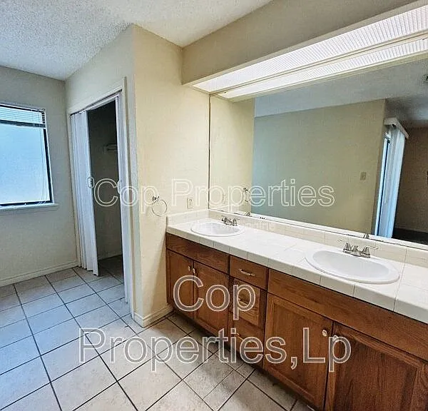 14810 Ridge Hill Dr — Photo 12
