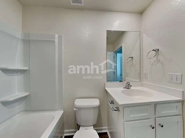 2053 Southlea Dr — Photo 16