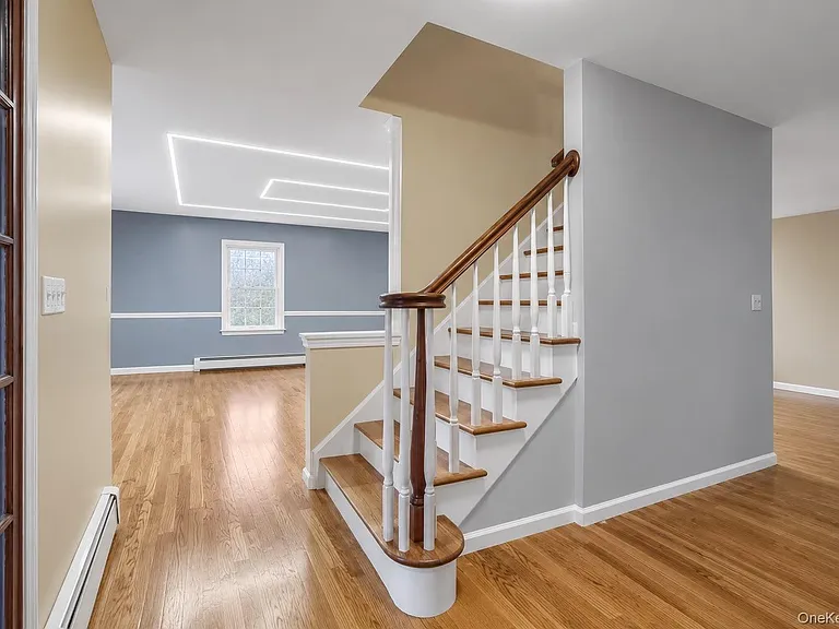 25 Round Hill Rd — Photo 22