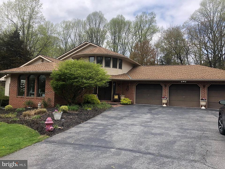 1st image of 26 White Oak Dr
