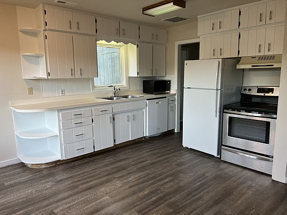 3rd image of 10104 N Fairview Rd