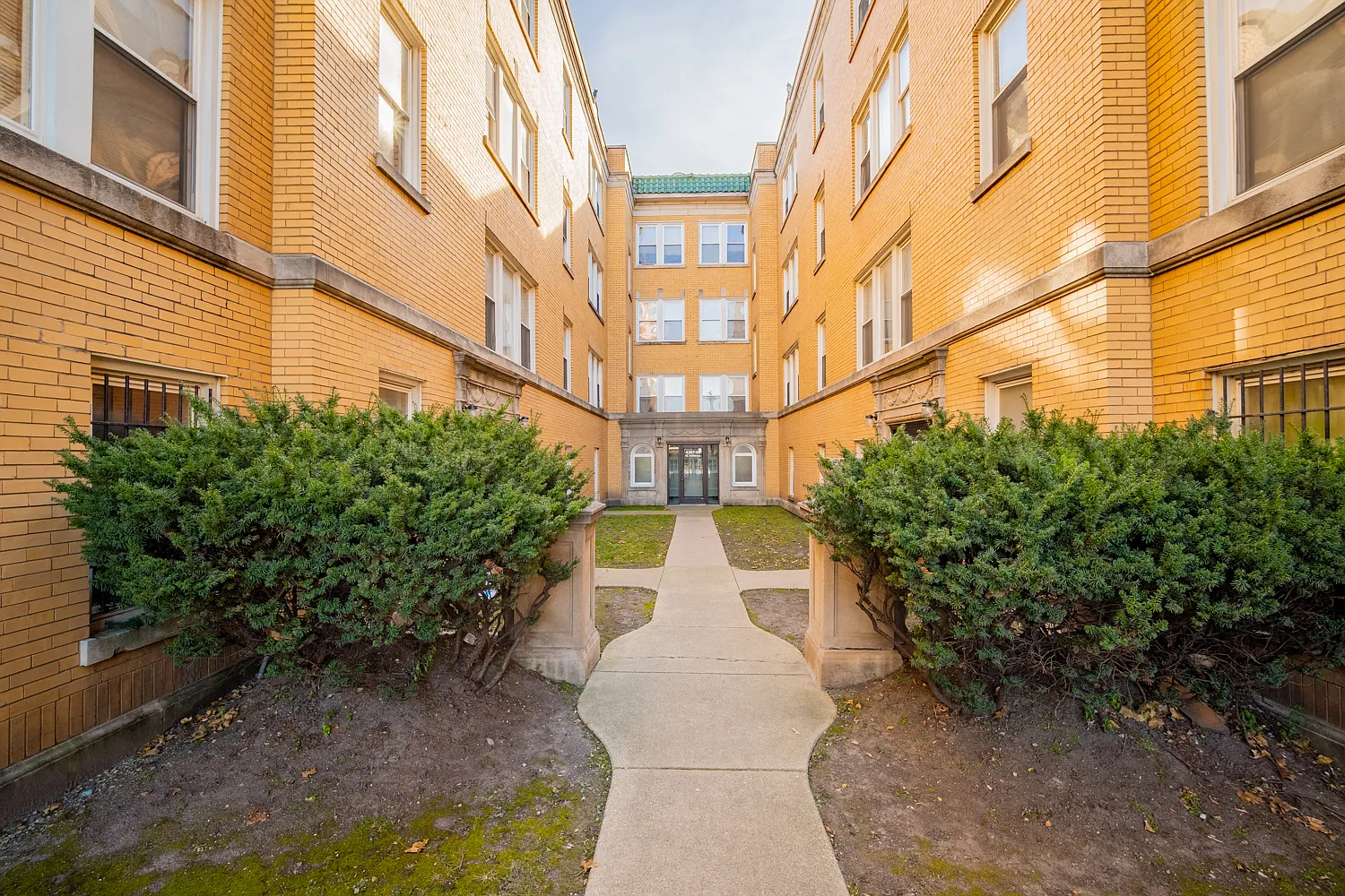 4205-11 W. Fullerton — Photo 2