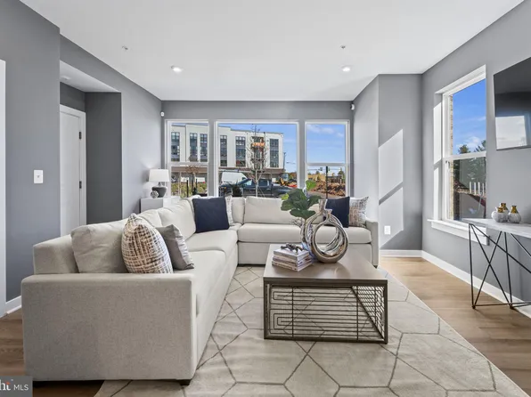 43821 Middleway Ter, Ashburn, VA 20147