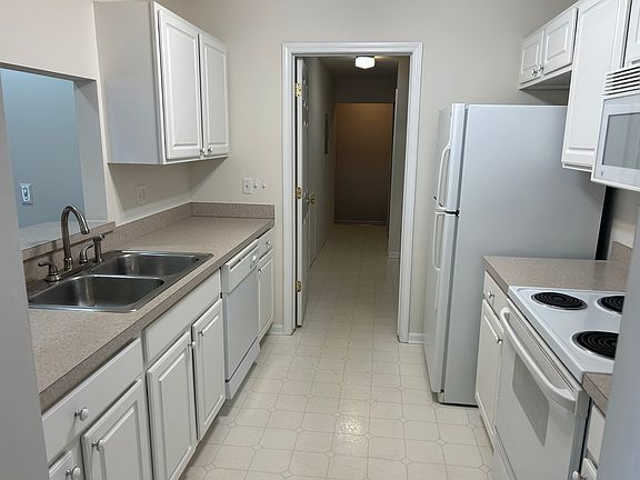 2nd image of 43287 Woodbridge Dr