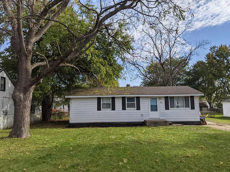 3009 Emmons Ave — Photo 2