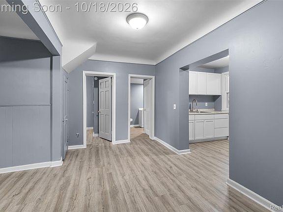 5th image of 18634 Wood St