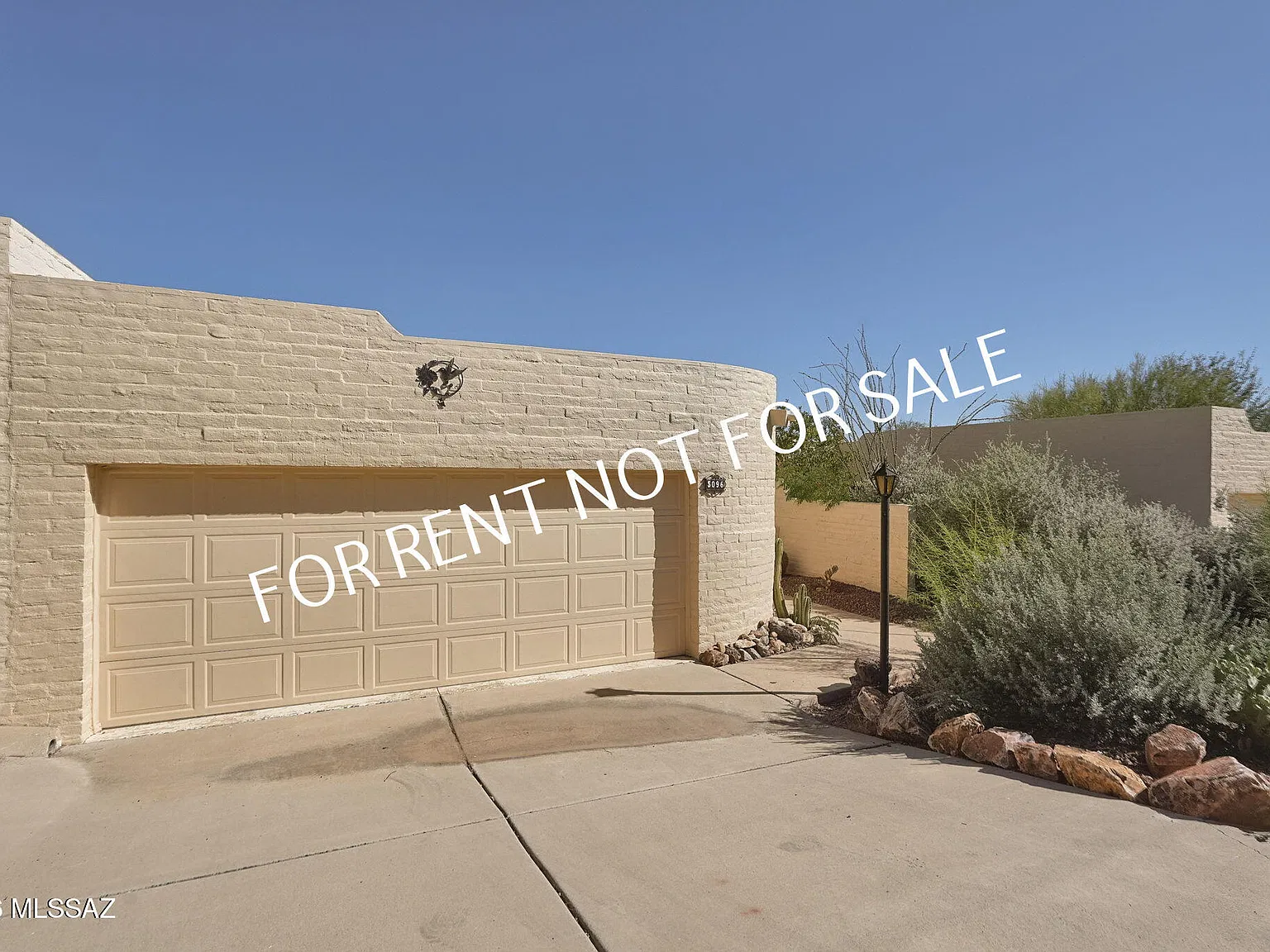 2 bed, 2.0 bath, 1364 sqft, $2,095 — Photo 2
