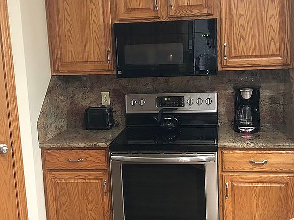 5th image of 648 Westfield Dr