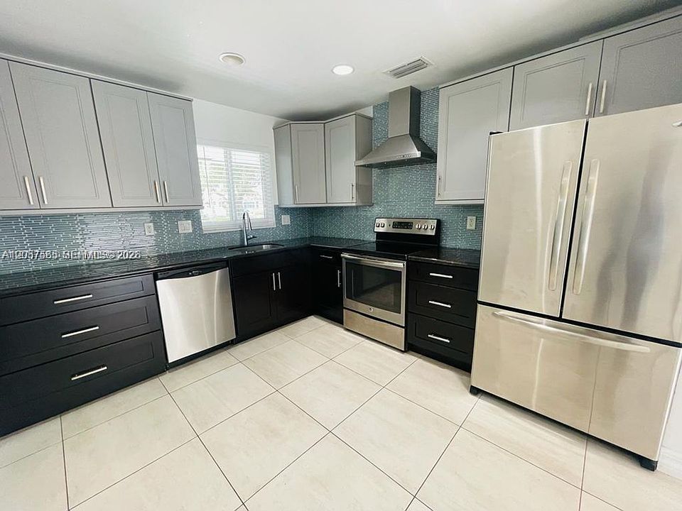 1st image of 1900 NE 41st St #0