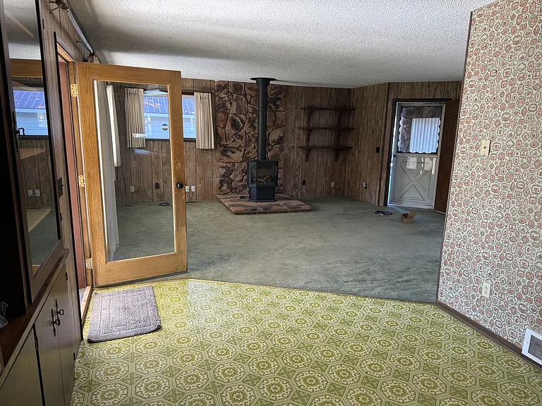 1451 Douglas St — Photo 10