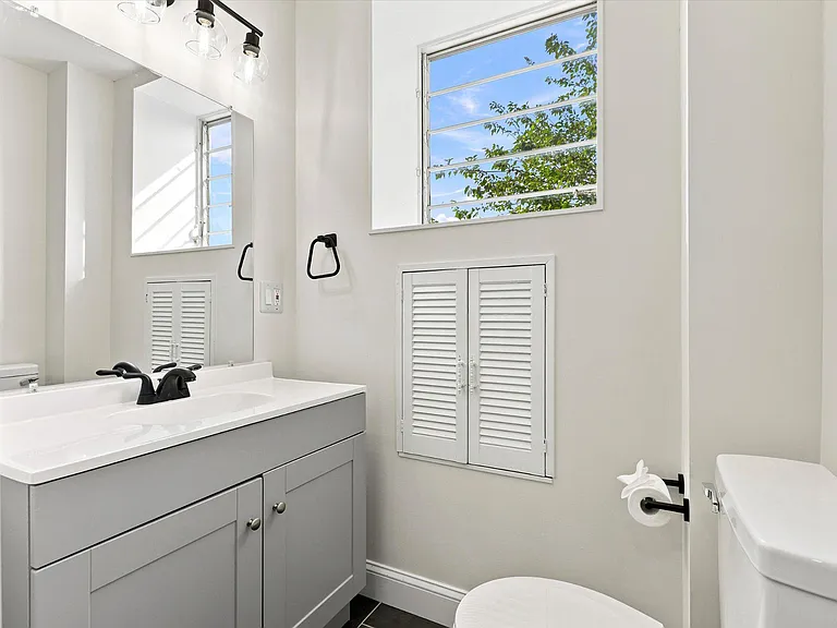 223 Wendover St — Photo 11