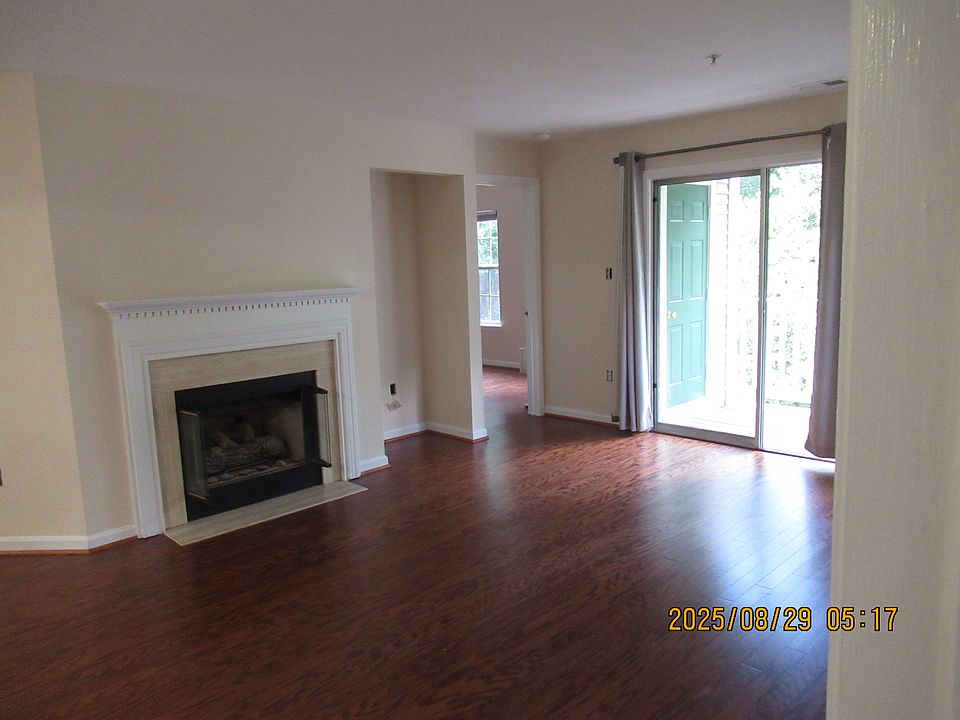 Living room, gas fireplace