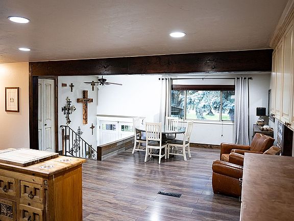 main home dining area