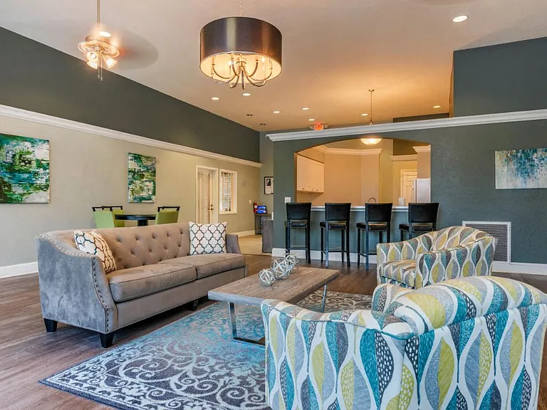 Woodhill Apartments — Photo 27