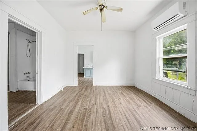 908 N Collins Ave — Photo 5