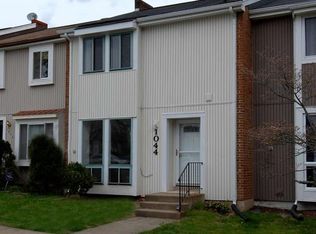 1044 Knight Ln, Herndon, VA 20170
