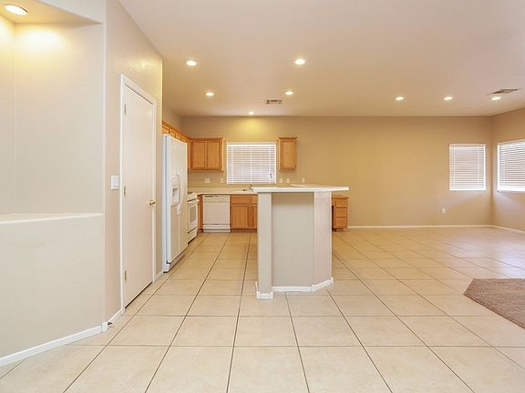 5th image of 4725 Goldfield St