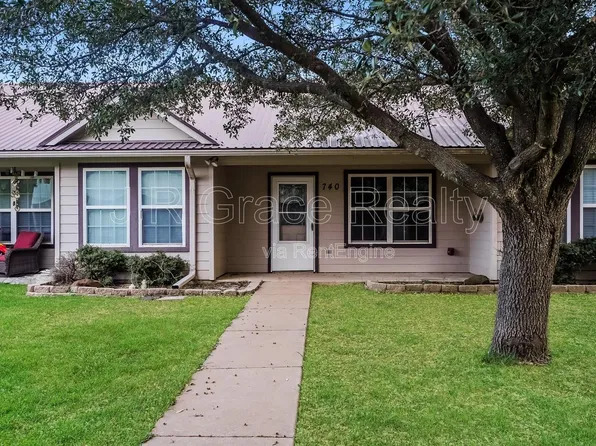 740 Rocky Ridge Flts, Gainesville, TX 76240