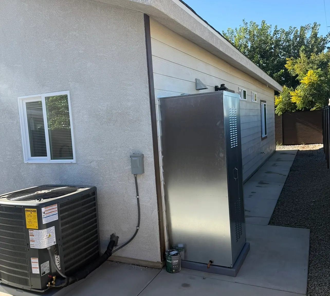 3 bed, 1000 sqft, $2,300 — Photo 3