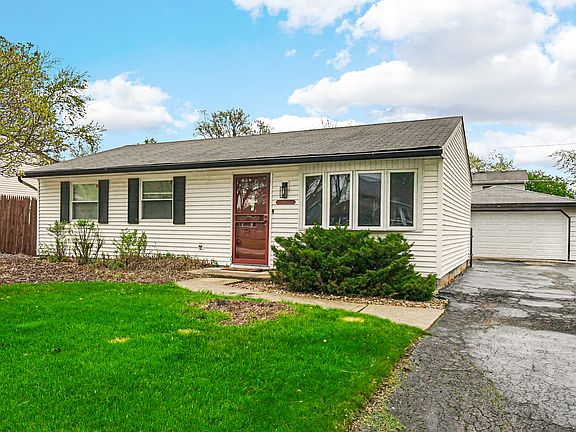 3rd image of 19605 Redwood Ln