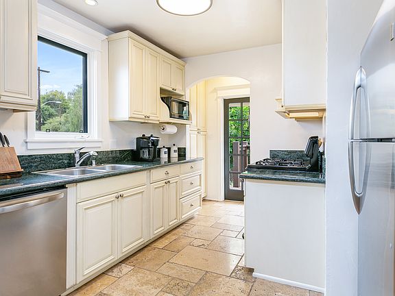 4th image of 124 W Glenarm St #1