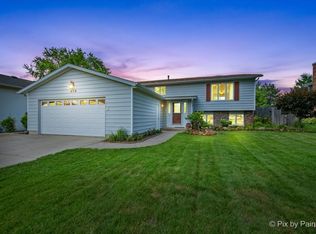 404 Kensington Dr, McHenry, IL 60050