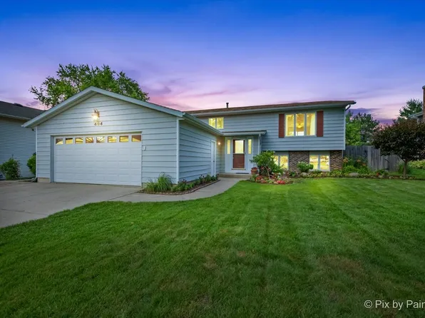 404 Kensington Dr, McHenry, IL 60050