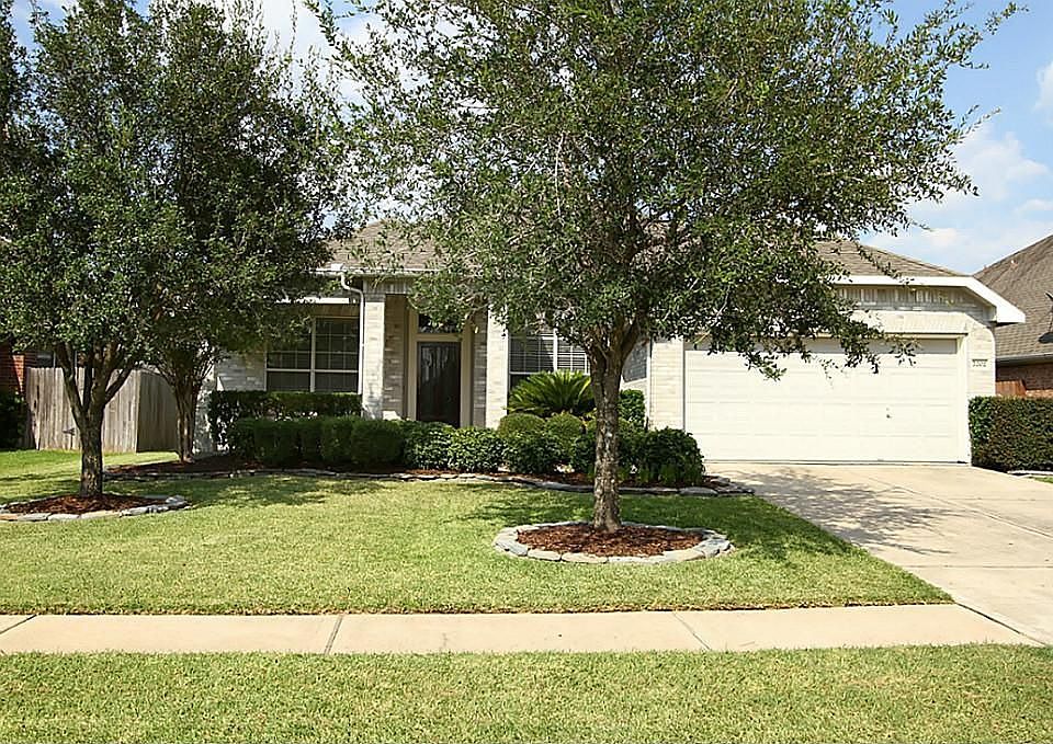 1st image of 7202 Hollow Field Ln
