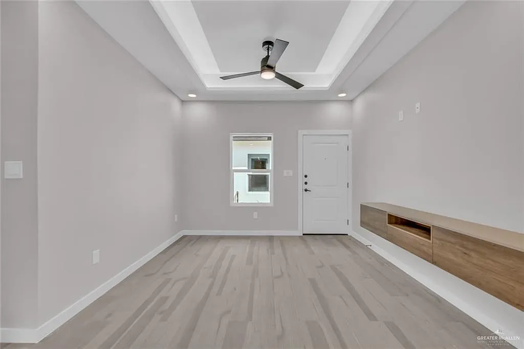 3 bed, 2.0 bath, 1064 sqft, $1,350 — Photo 4