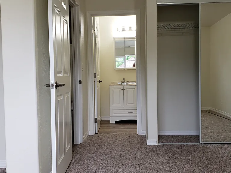 657 SE 8th St — Photo 12