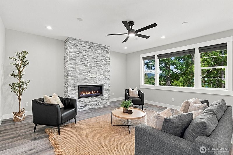4th image of 2303 30th Street