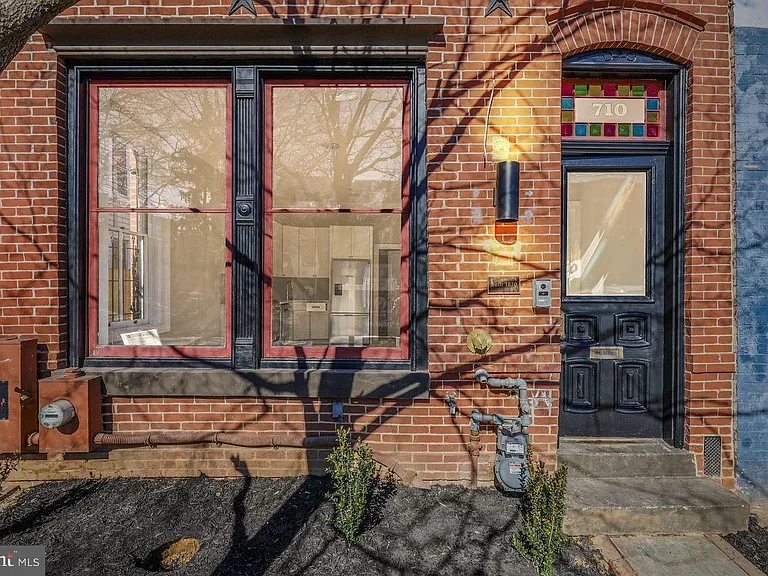 710 E St SE #FIVE — Photo 1