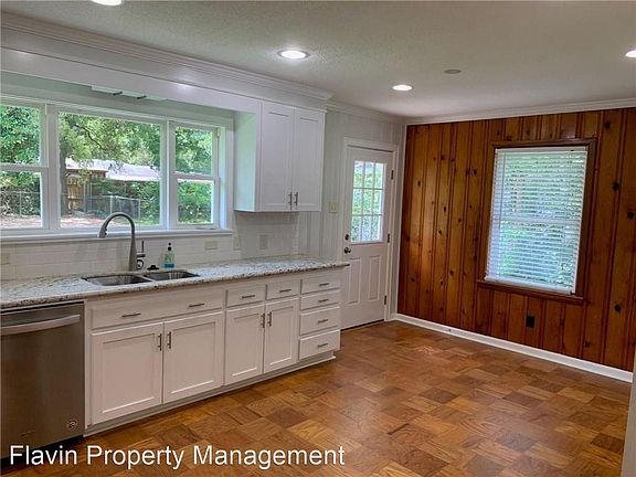 3rd image of 156 Petticoat Ln