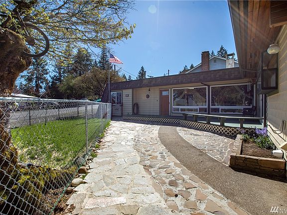 3rd image of 146 Hawthorn Ln