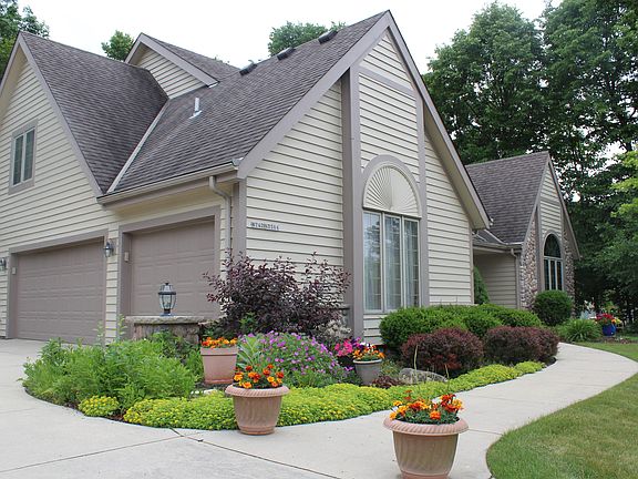 5th image of W242N7316 Old Oak Dr