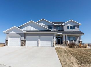 3925 Clairmont Rd, Bismarck, ND 58503