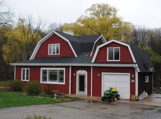 W322N7942 Petersen Rd, Hartland, WI 53029