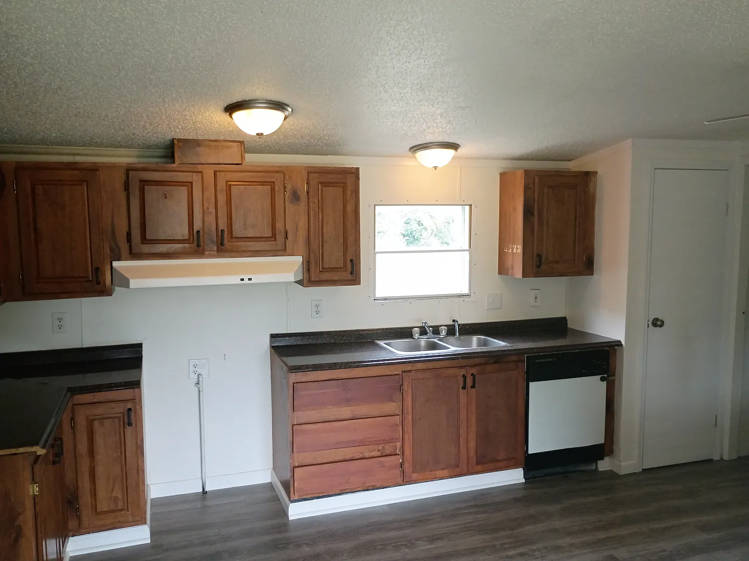 3 bed, $1,200 — Photo 4