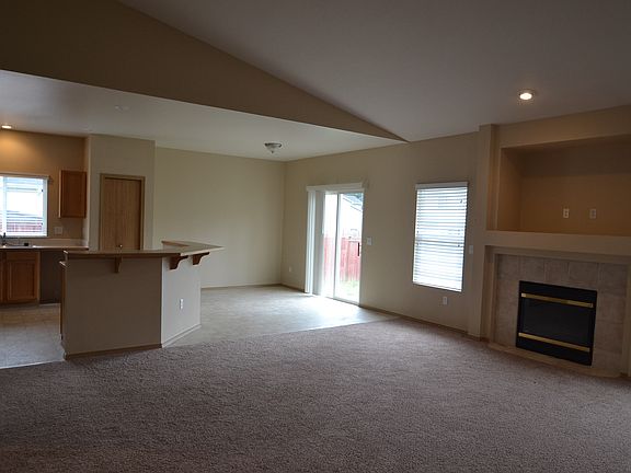 4th image of 4606 208th Street Ct E
