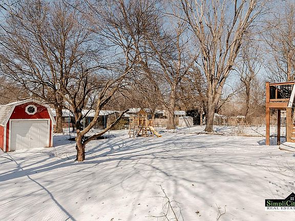 4th image of 1111 Rosewood Dr