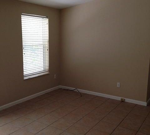 5th image of 17225 Jamaica Ln