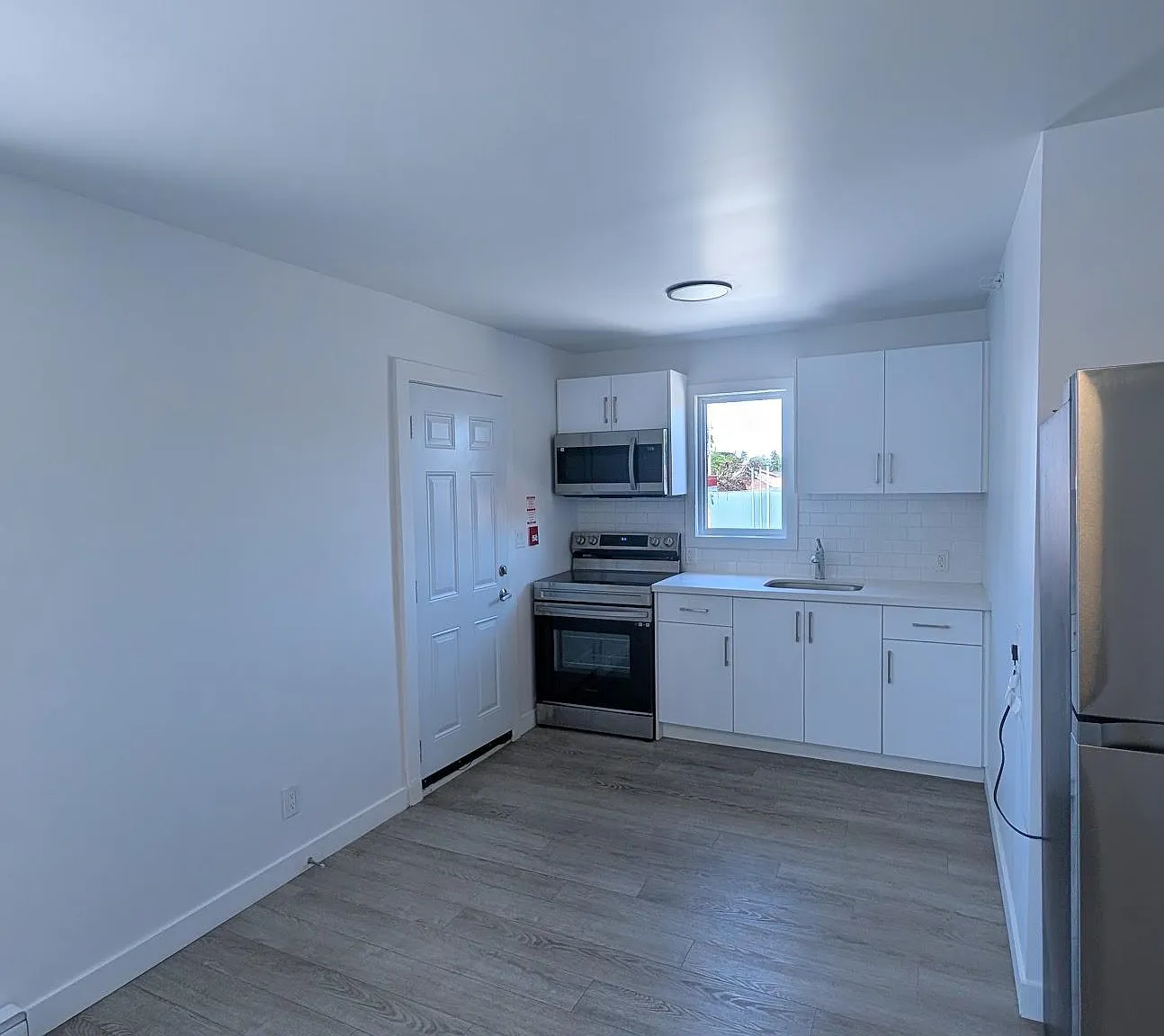 Brownstone 236 (Margaret Ave Apartments) — Photo 4