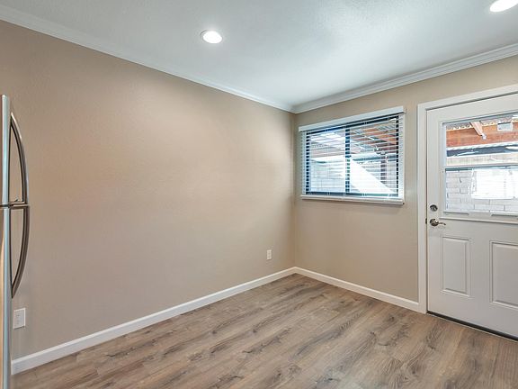 4th image of 515 E Dunbar Dr APT 16